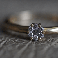 婚約指輪のデザインはどんなものがよいのか